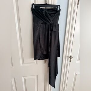 Chic Black Strapless Mini Dress